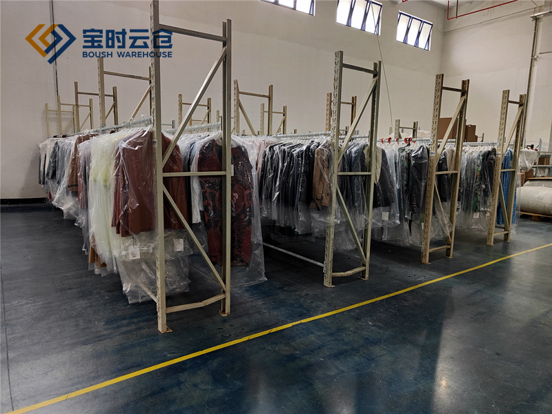 服裝掛式倉儲